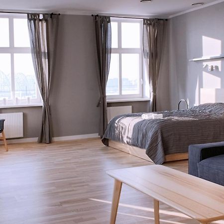 Modern Apartment In Old Riga With A River View Buitenkant foto