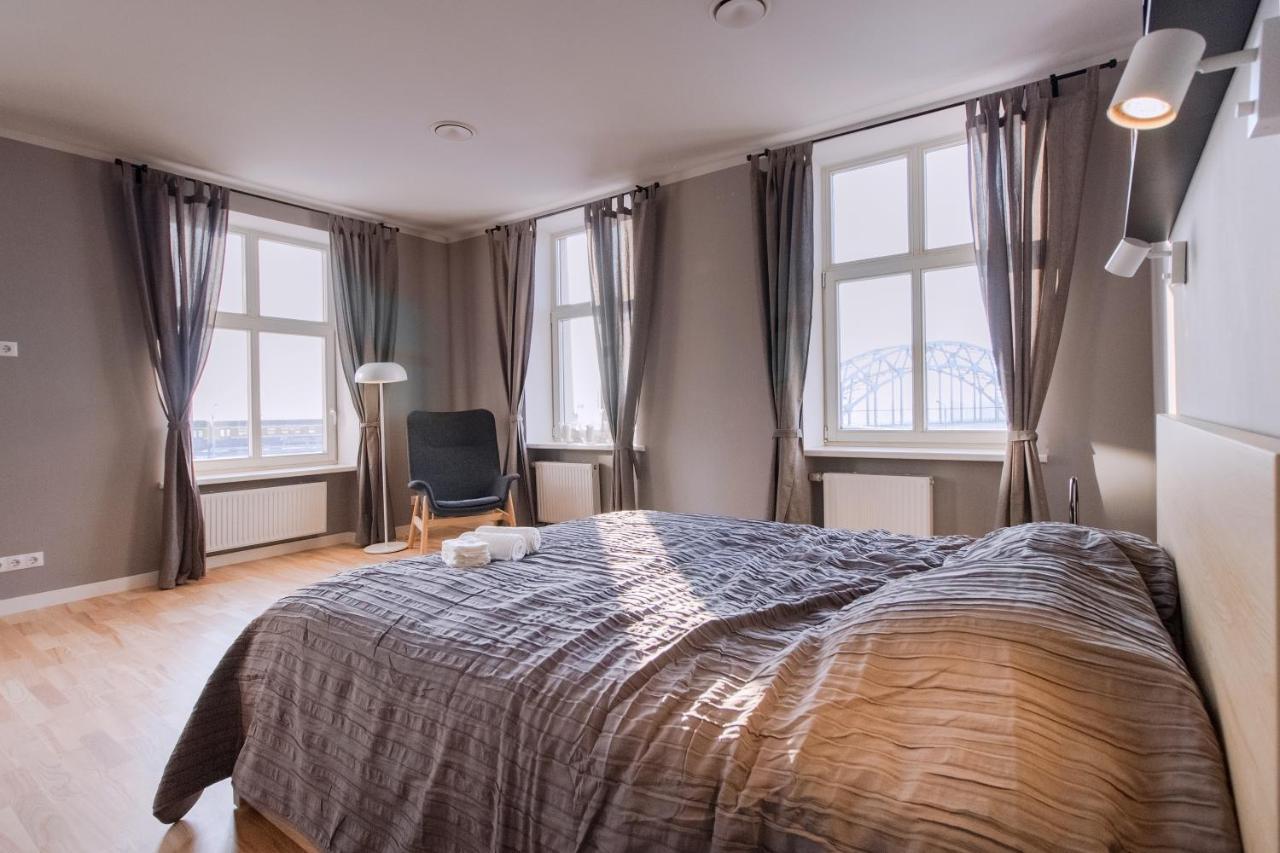 Modern Apartment In Old Riga With A River View Buitenkant foto